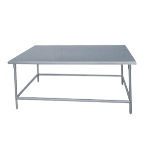 طاولة عمل نظيفة